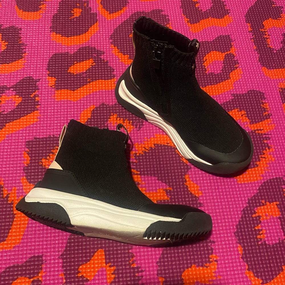Zara girls sock sneakers size 28eu(11us). Black, white and light pink.